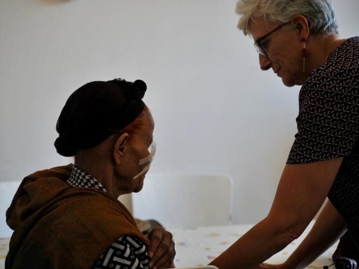 « Si ce n’est pas nous qui nous occupons de ces gens, je ne sais pas qui le ferait », glisse Elsa.