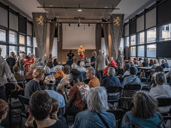 Le comité de soutien de Kélé et RESF se mobilisent contre cette troisième OQTF en multipliant pétitions, tribunes, et soirées de soutien comme celle du 24 mai visant à dénoncer l’impact de ces OQTF sur la vie des mineurs isolés et des jeunes majeurs étrangers. De peur de se faire interpeller lors de la soirée, Kélé n’a pas pu y assister.