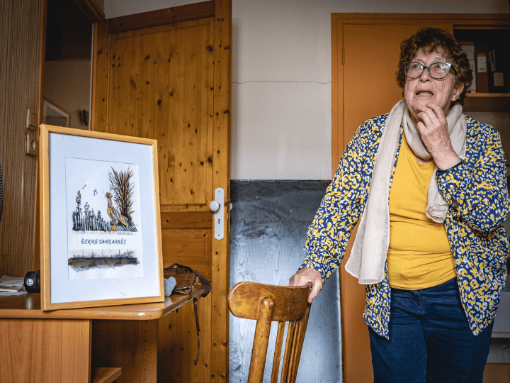 Kélé est passionné de théâtre et de poésie. En 2023, il a publié un premier recueil de poèmes qui s’intitule « Écrire sans arrêt »