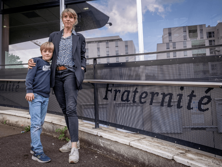 « Kélé a été un pilier dans ma reconstruction, décrit Marie. Il m’a permis de retourner travailler sereinement en sachant que mon fils était pris en charge par quelqu’un de généreux, doux et cadrant. 