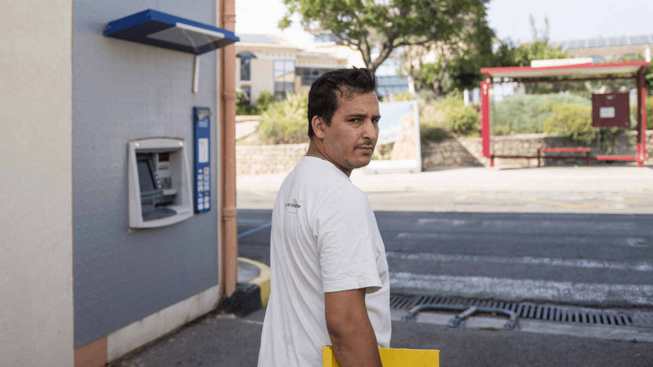 Dans le Var, un cadre porte plainte contre La Poste pour licenciement abusif et harcèlement raciste