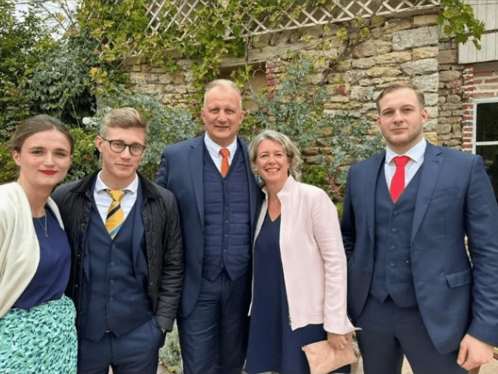 La famille Guy-Mathon presque au complet : Aliénor Charbonnier, Paul-Eloi Guy, Lionel Guy, Blandine Guy, Calixte Guy