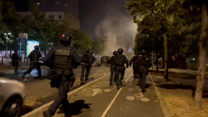 Des policiers confient à StreetPress leurs désaccords avec l’institution après les émeutes de 2023