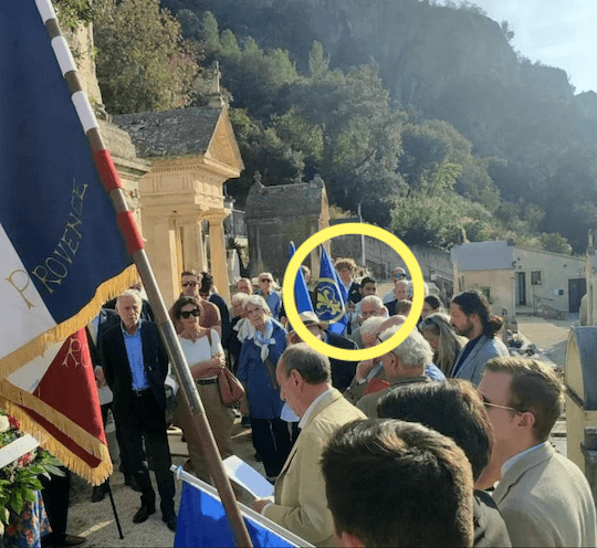 En octobre 2023, Ralph Atrach était présent au sein du cortège annuel de l'Action française où il tient un drapeau du mouvement, tout en se recueillant sur la tombe de l’auteur antisémite et royaliste Charles Maurras