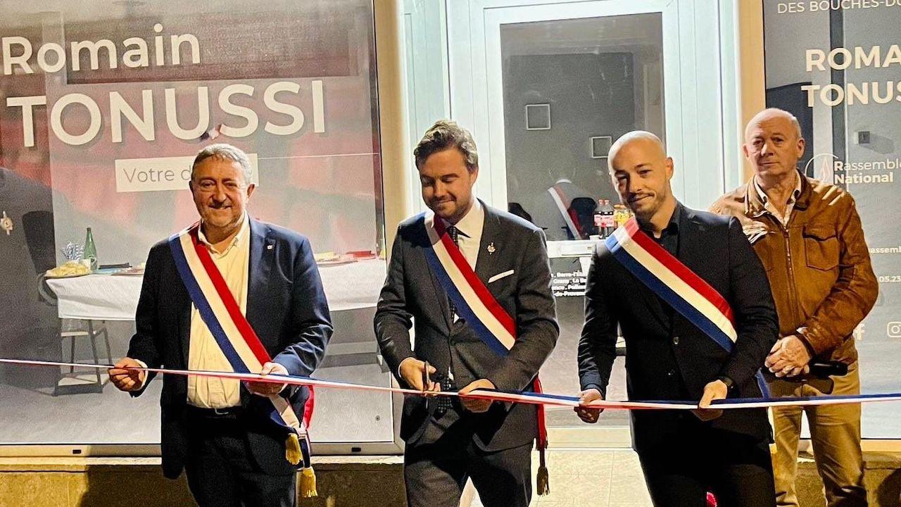 Confettis, banderoles et coups : bienvenue à l'inauguration de la « maison du peuple » du député RN Tonussi
