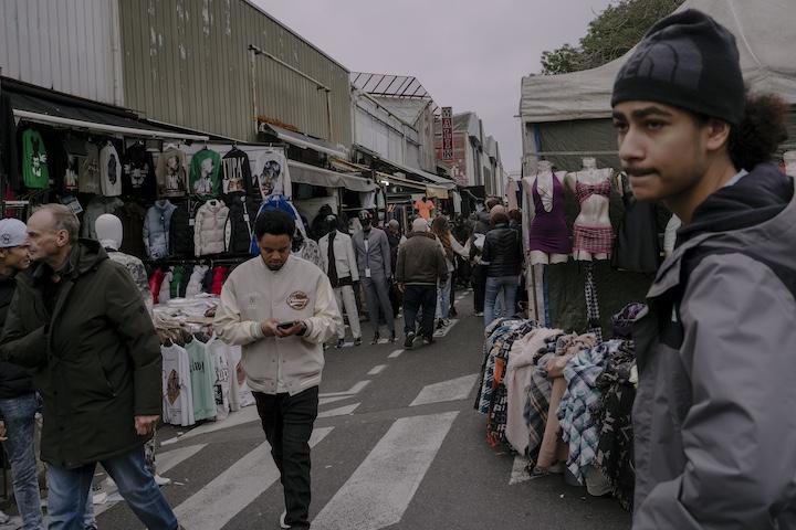 Les commerçants auraient aussi subi des violences