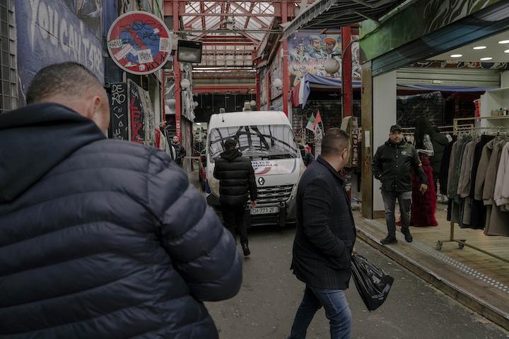 Les commerçants ont tous identifié les trois policiers qu’ils accusent de corruption