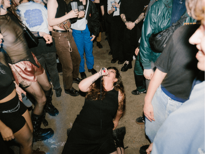 Zitoun est la screameuse - chanteuse - du groupe Throlz