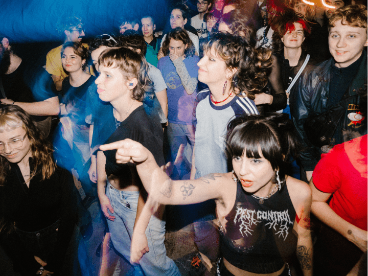 La scène hardcore punk a émergé dans les années 1980