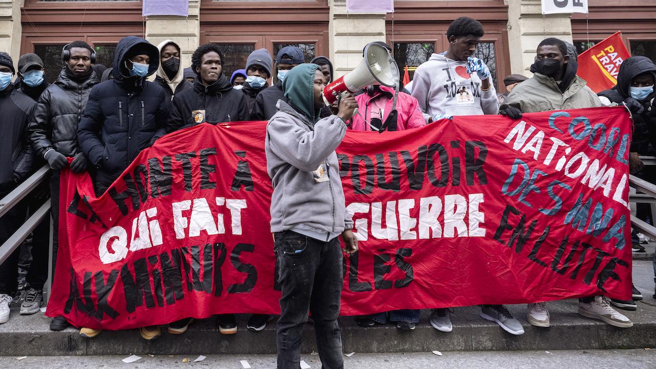 Après un mois, les 340 mineurs exilés qui occupent la Gaîté Lyrique n’ont toujours pas de solution d’hébergement