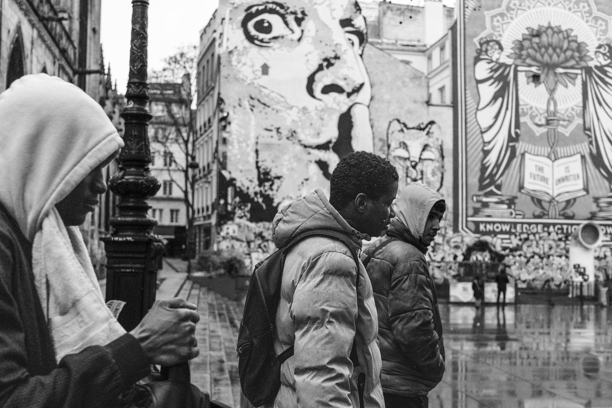 Chaque après-midi, les ados se retrouvent à la Bibliothèque publique d’information du Centre Pompidou. Un des seuls lieux du coin gratuit et ouvert à tous