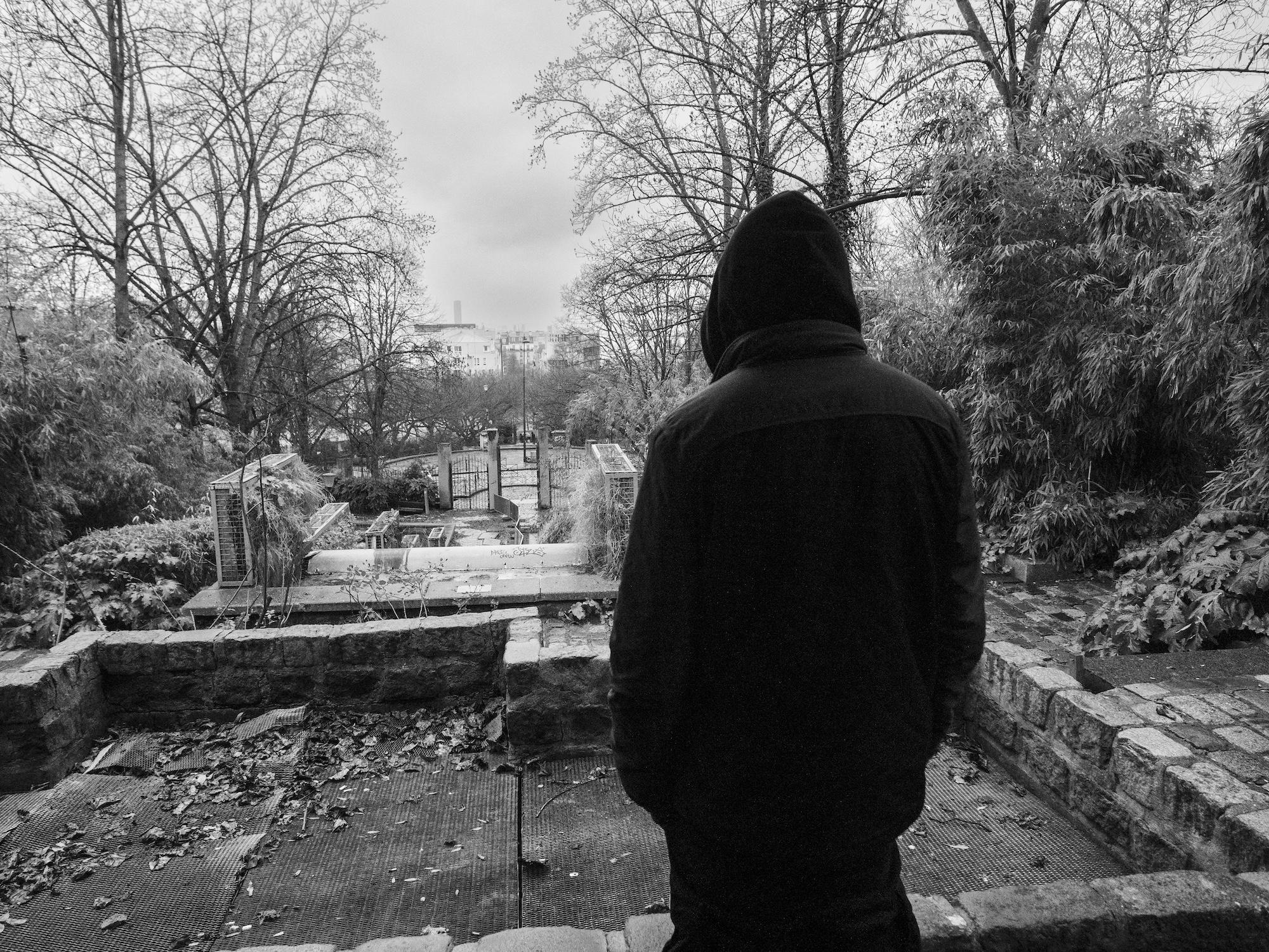 Le parc de Belleville est un endroit de rendez-vous et de sociabilité pour les jeunes exilés