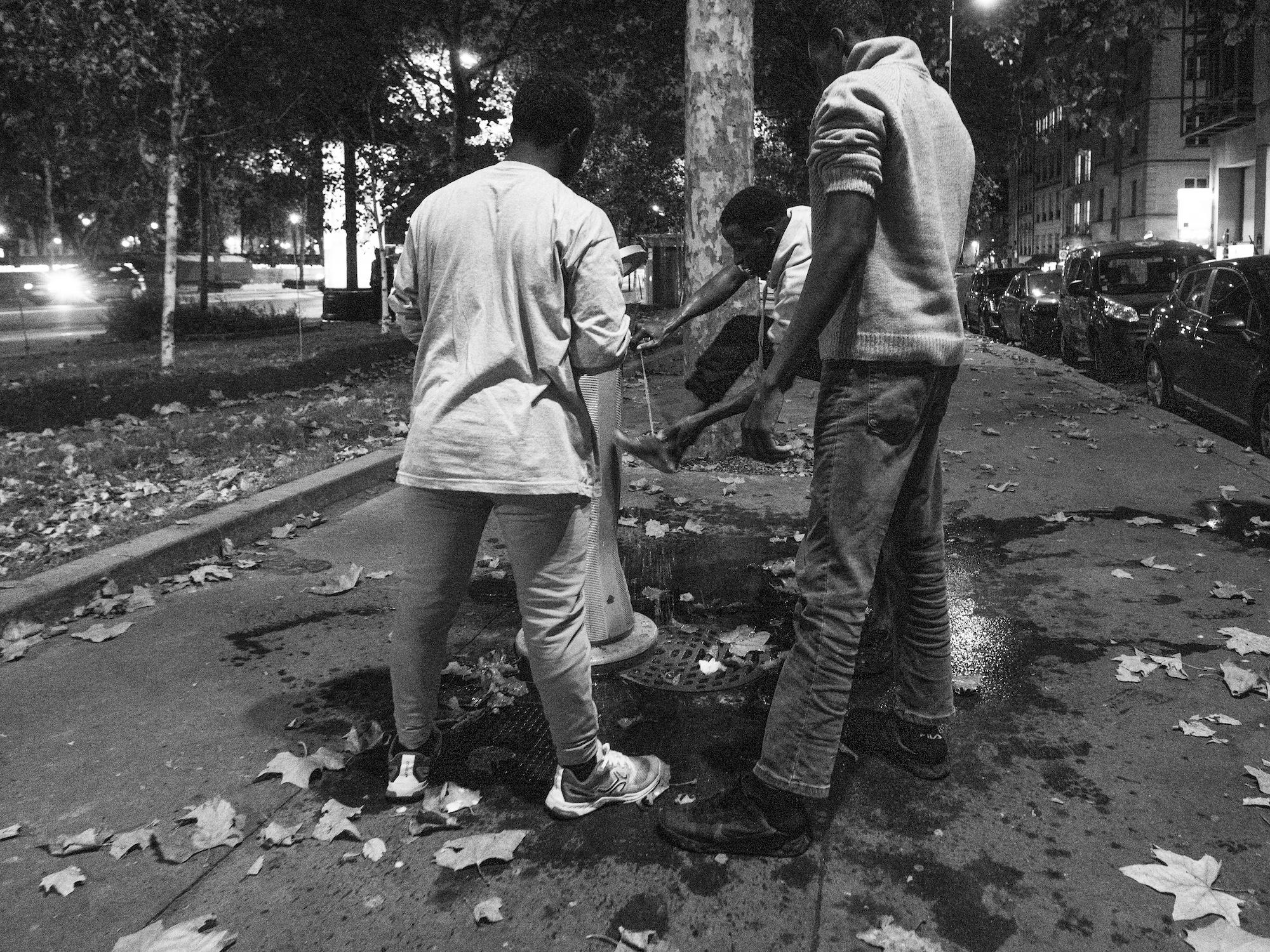 Pour ces ados exilés, leurs journées tournent autour du 4e arrondissement