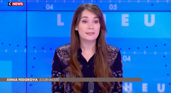 Dès sa première participation à l'Heure inter sur CNews, la chaîne ne souligne absolument pas que Xenia Fedorova est l'ancienne patronne de RT France.