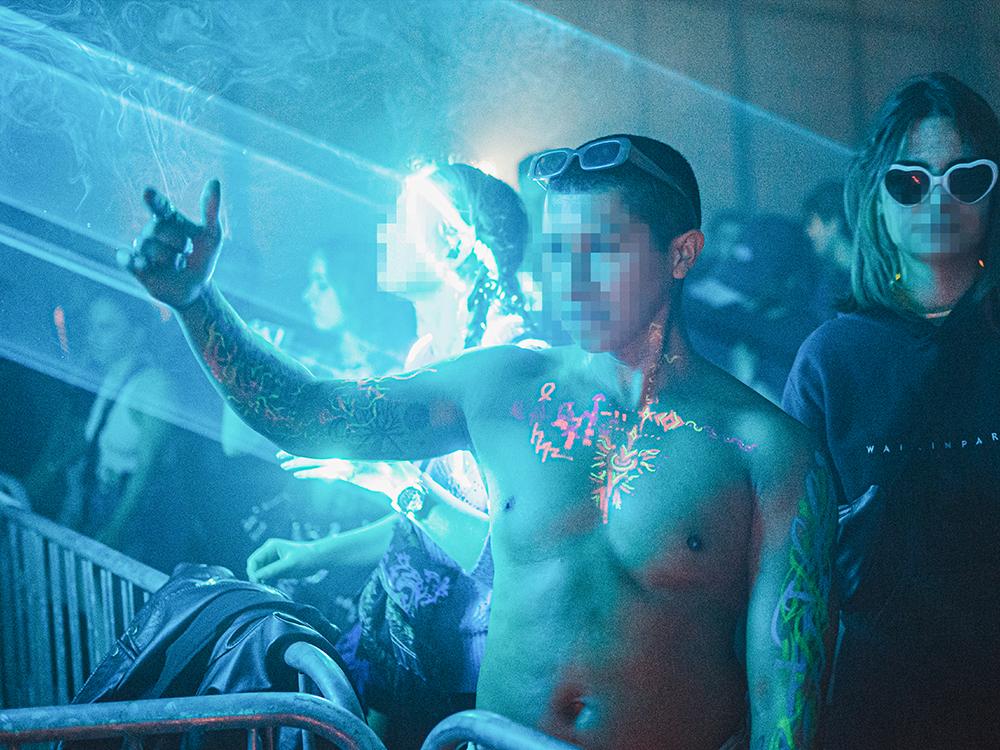 Depuis l'arrivée des Gormiti, le club parisien le Kilomètre25 a pris la décision d’interdire tous les drapeaux