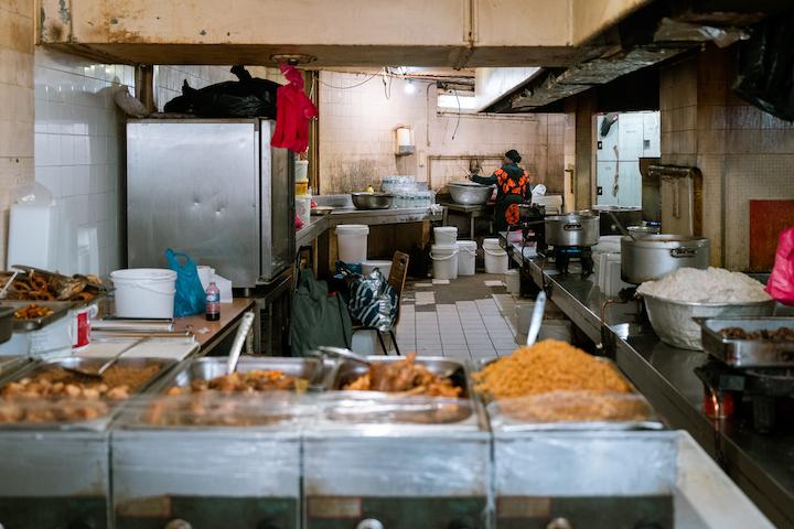 À Montreuil, la cantine de la rue Edouard–Branly est une des dernières à tenir encore en place