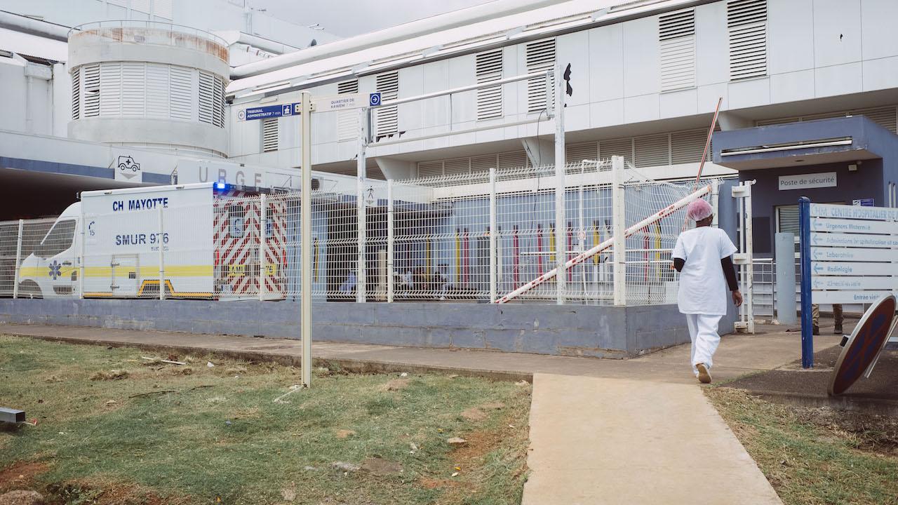 Avec les soignants de l’hôpital sinistré de Mayotte