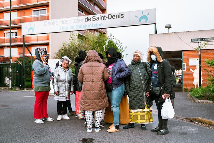 Les femmes qui dorment à l'Hôpital Delafontaine demandent à ce que le hall continue de les accueillir la nuit, tant que la mairie et la préfecture n’ont pas trouvé d'autres solutions d'hébergement