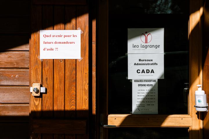 Un message militant sur la devanture des locaux du Cada de Saint-Beauzire