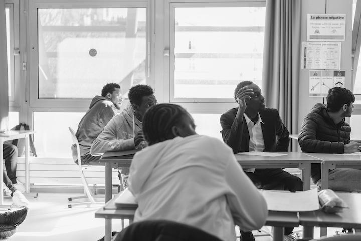 Timide mais volontaire, Younoussa s’accroche pour apprendre à écrire le Français, sa matière préférée