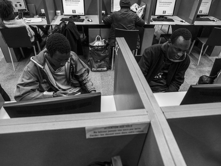 Le plus souvent, Younoussa se rend à la bibliothèque du Centre Pompidou pour faire ses devoirs et réviser