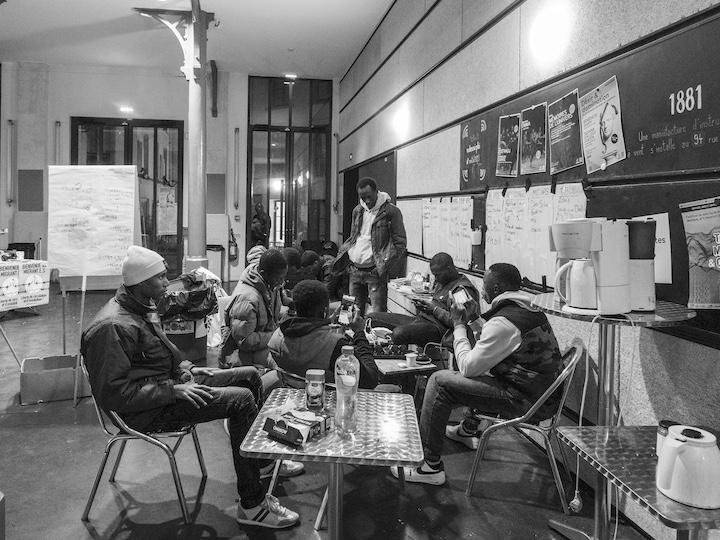 « Nous aussi on est passés par là », lance Younoussa dans la manifestation de soutien aux jeunes occupants de la Gaîté Lyrique.