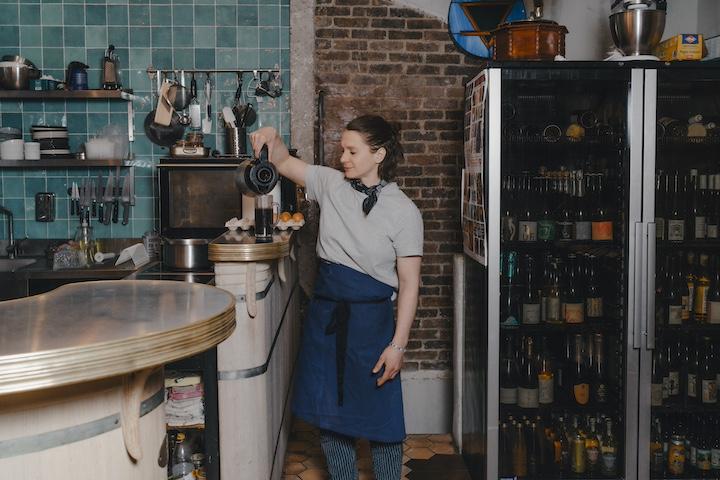 En prison, Justine Audoin se focalise sur « une routine millimétrée et militaire » : sport, yoga, rédaction de courriers et surtout, cuisine en cellule