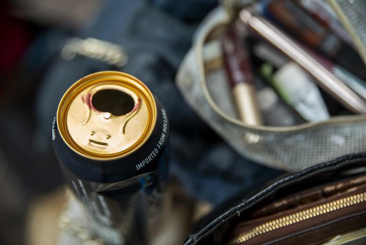 Certains usagers préfèrent la jouer solitaire, mais ils sont confrontés à d’autres dangers dans l’espace public