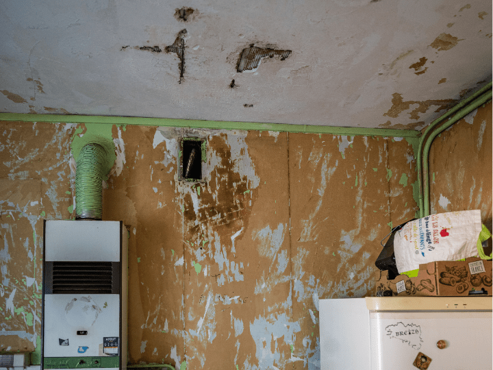 Avec l'humidité, l'appartement de Mickaël Saillant est devenu insalubre