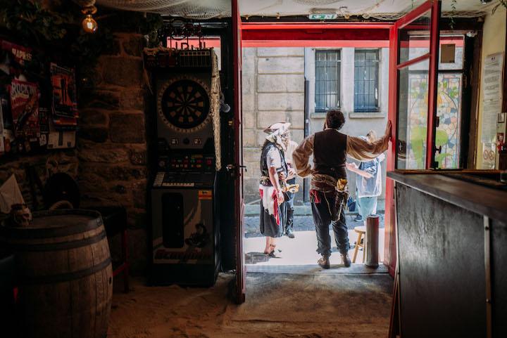 A Saint-Malo, certains hôteliers et restaurateurs confient salarier en priorité des jeunes du coin déjà logés