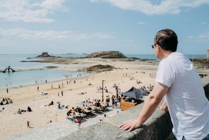 Prisée douze mois l’an, Saint-Malo attire plus d’un million de touristes chaque année