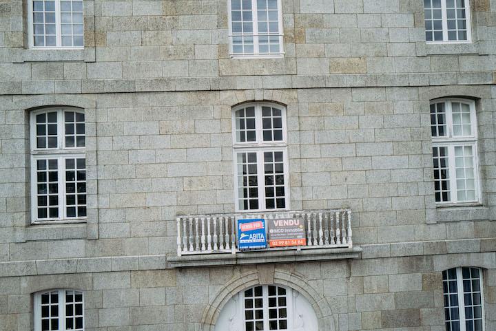 En juillet 2023, la chambre régionale des notaires a constaté une augmentation annuelle de 9,4 % du prix médian d’un appartement ancien à Saint-Malo