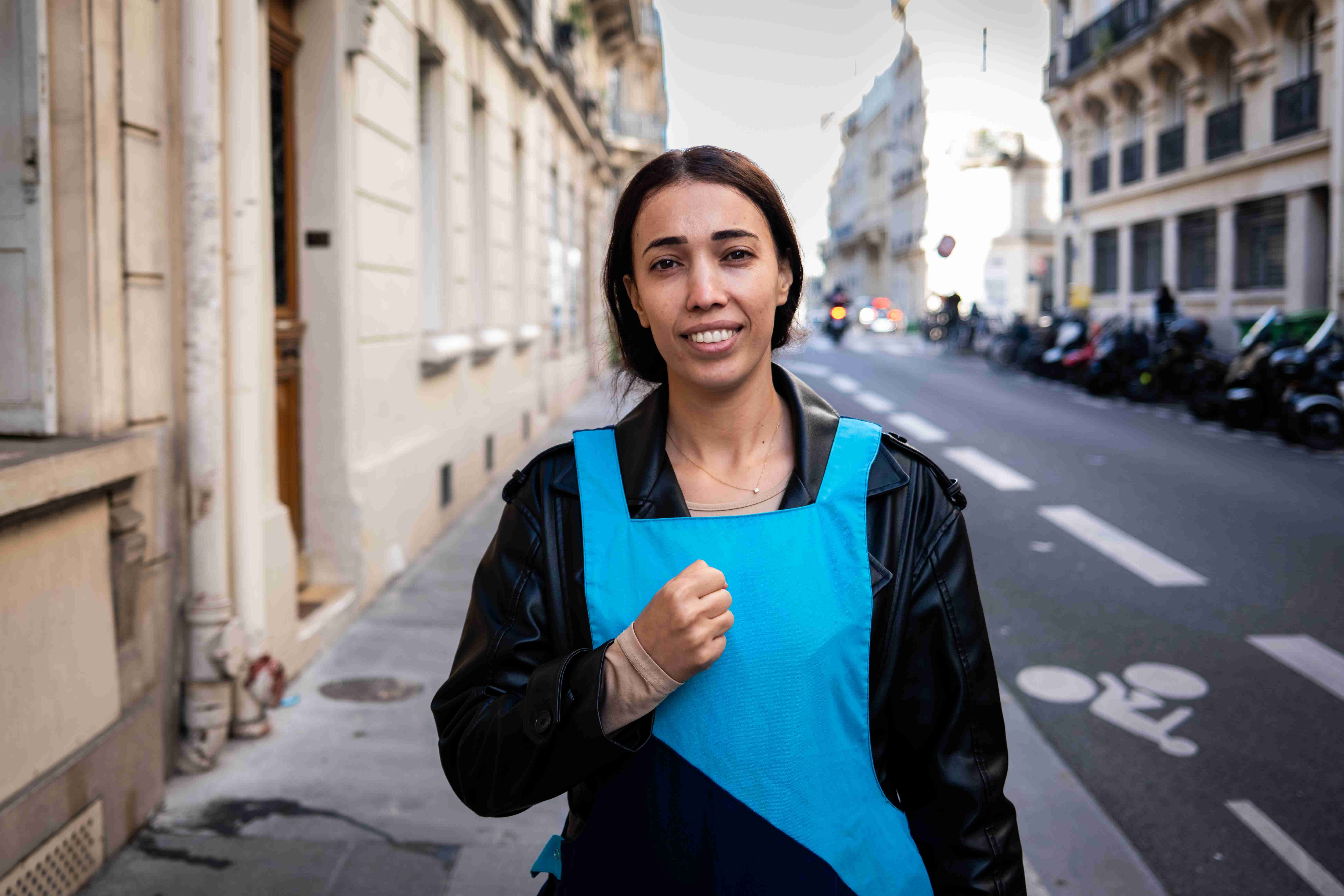 Mouna, 32 ans, avait un CDI à temps partiel. Bien souvent, elle travaillait jusqu'à 8 heures, sans une valorisation de son salaire.