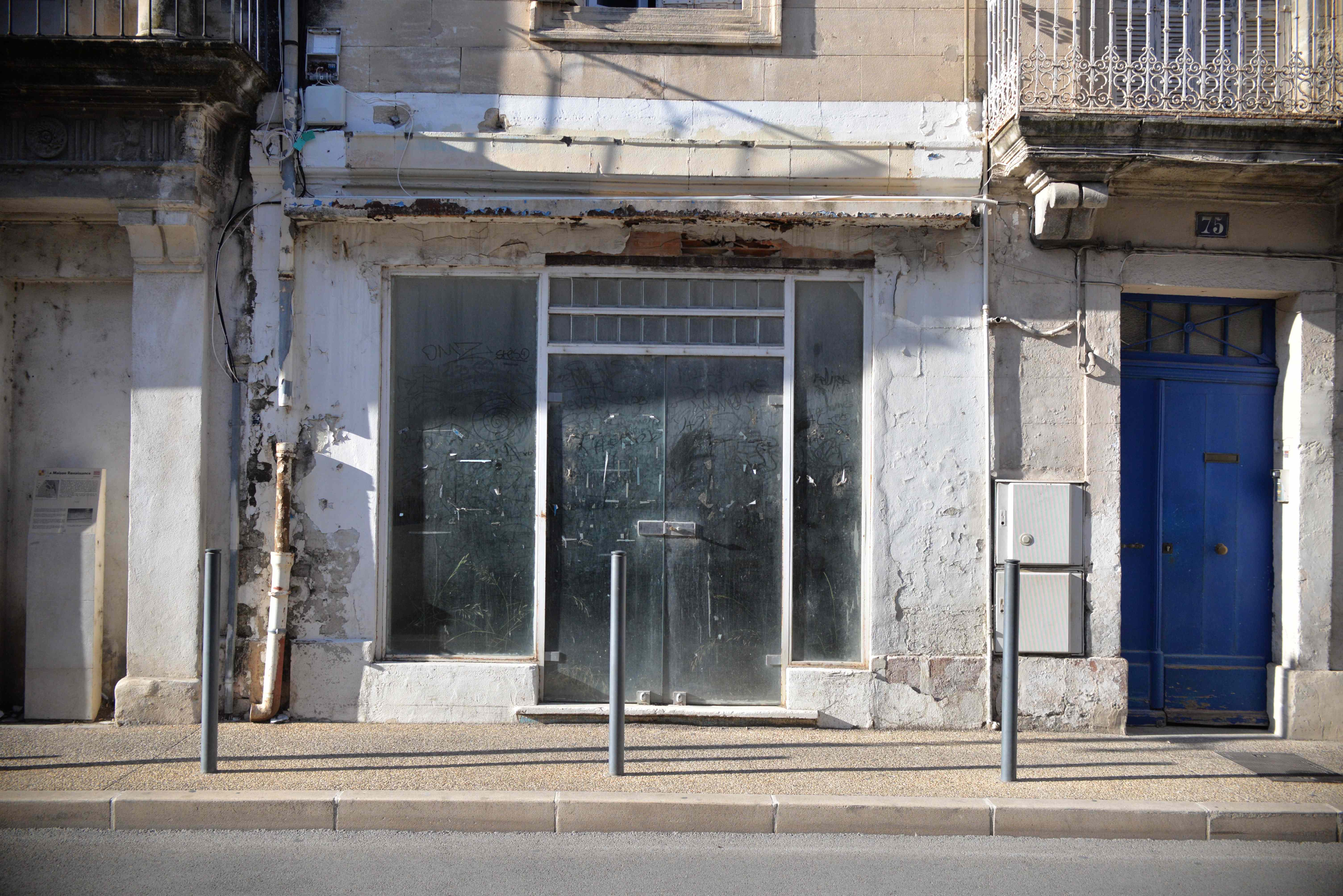 Le centre-ville de Beaucaire, dans le département du Gard, voit son attractivité et son dynamisme disparaître peu à peu.