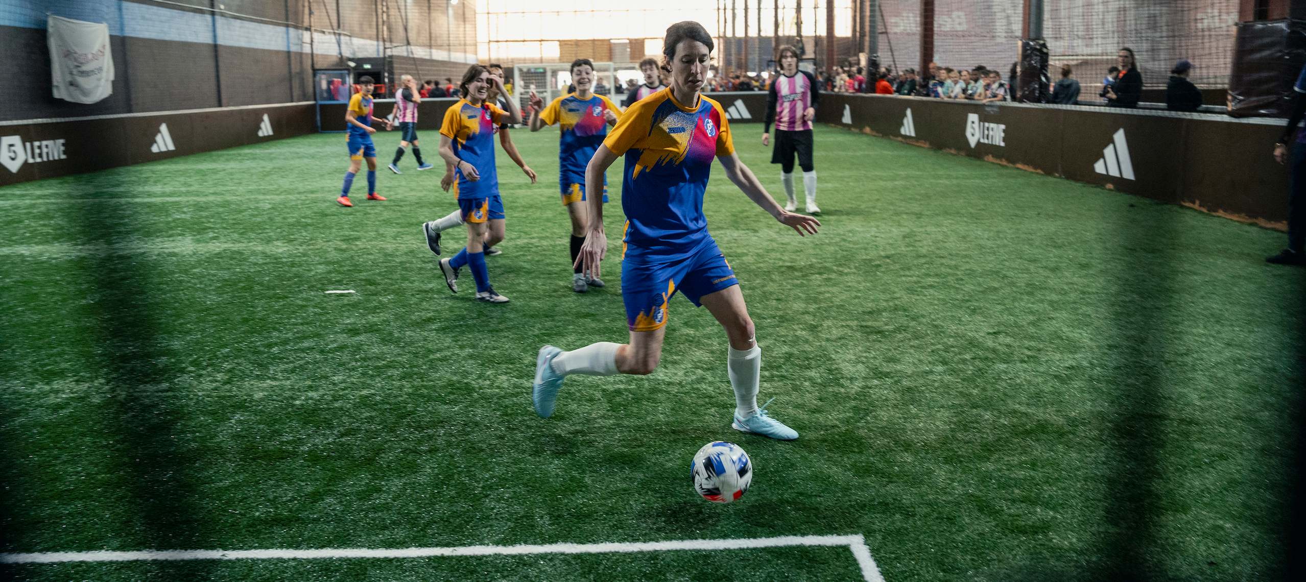 Bienvenue à la coupe « Bernard Tapine », le tournoi de foot qui se veut queer et inclusif
