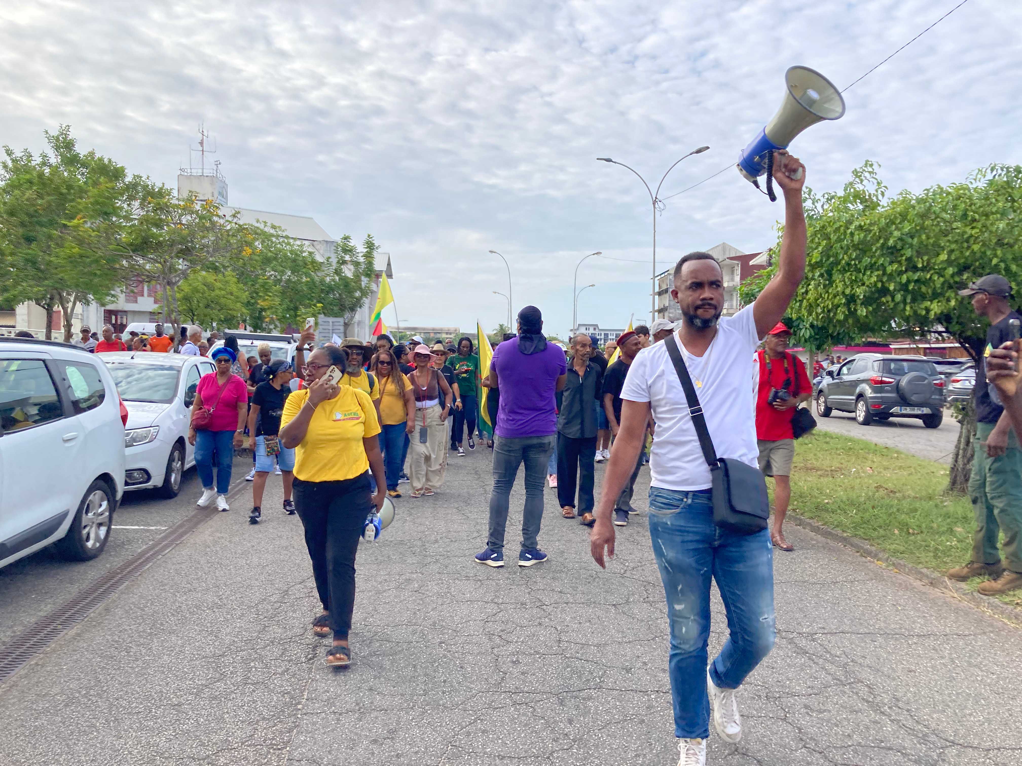 Le député de la 2e circonscription de Guyane, Davy Rimane, a participé à la manifestation du 6 octobre ayant réuni près de 500 personnes dans la ville de Cayenne.