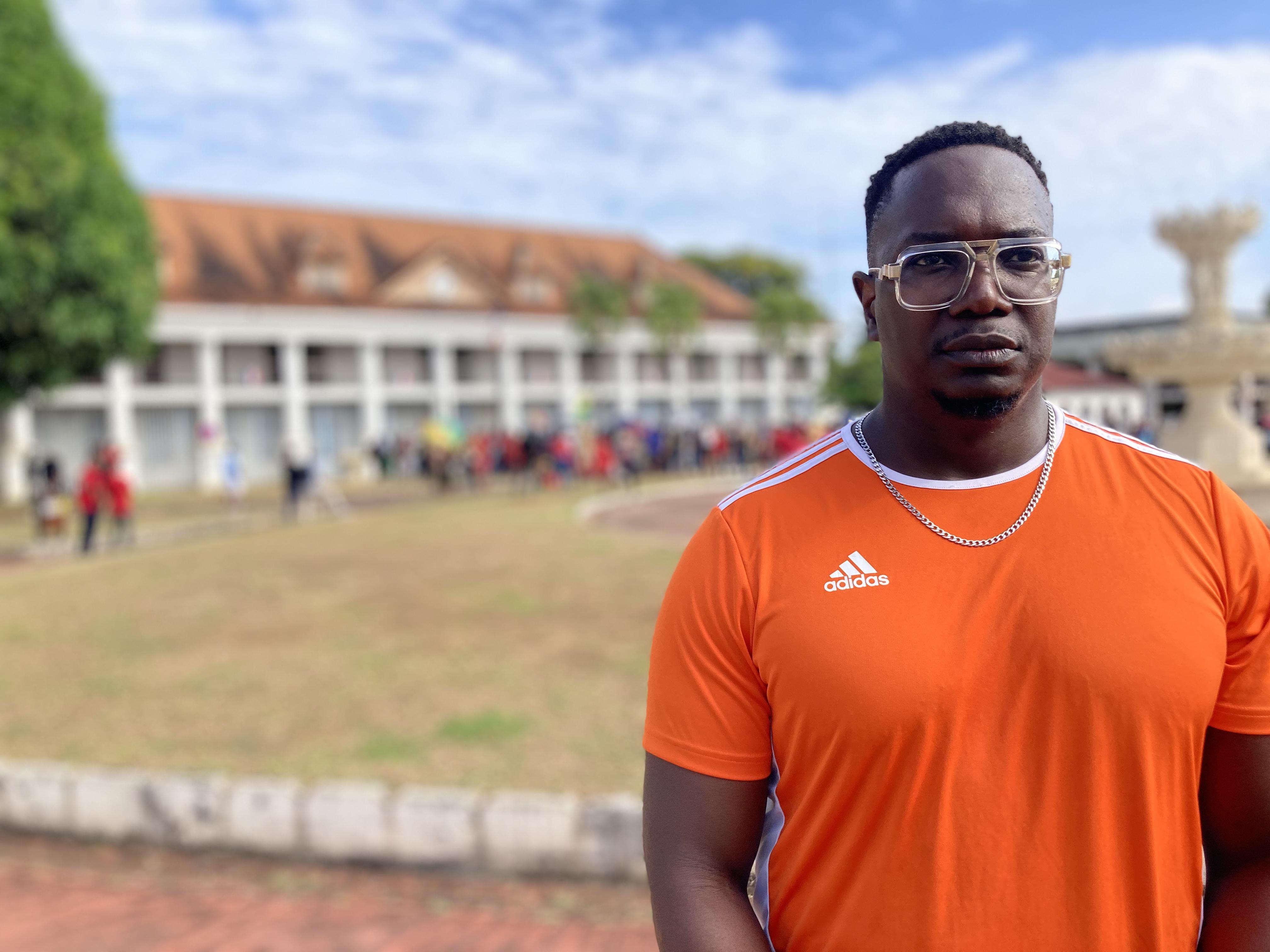 Pour Xavier Nelson, enseignant, « 53 % de gens vivent sous le seuil de pauvreté »