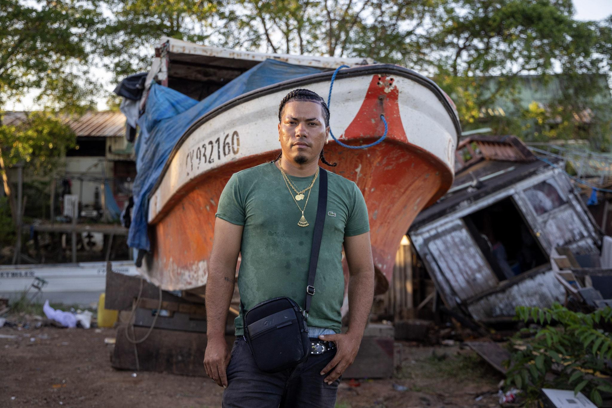 « On pêche pour vivre » : avec les pêcheurs informels du Vieux Port de Cayenne, entre débrouille et réglementation