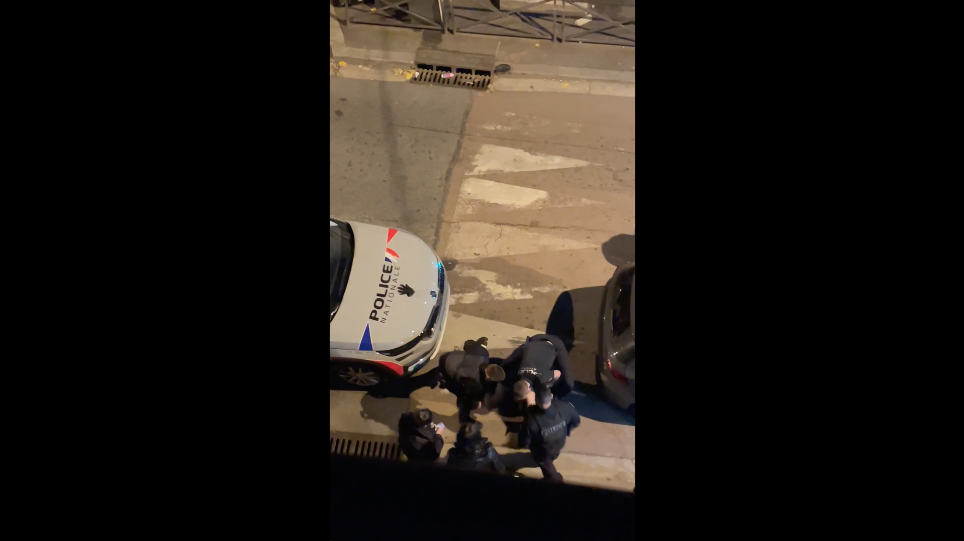 Gifles, insultes, fouille… Une enquête ouverte après les coups et menaces d'un policier à Ivry-sur-Seine 