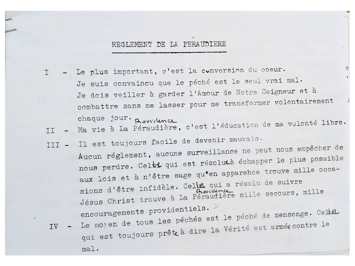 Consulté par StreetPress, l'ancien règlement intérieur de l'école s'adresse aux élèves sur un ton pour le moins anxiogène