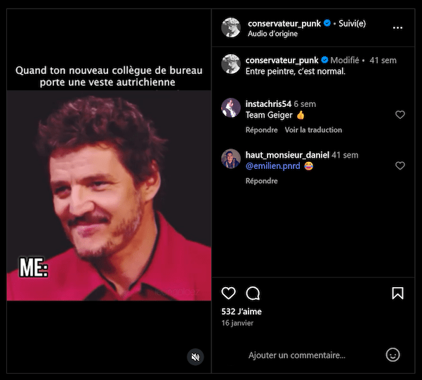 Ce « dogwhistle » (message caché) met en scène l'acteur Pedro Pascal dans une vidéo où il regarde quelqu'un avec envie. Le compte ironise sur une « veste autrichienne » et un « peintre » — comprenez une référence à Adolf Hitler.