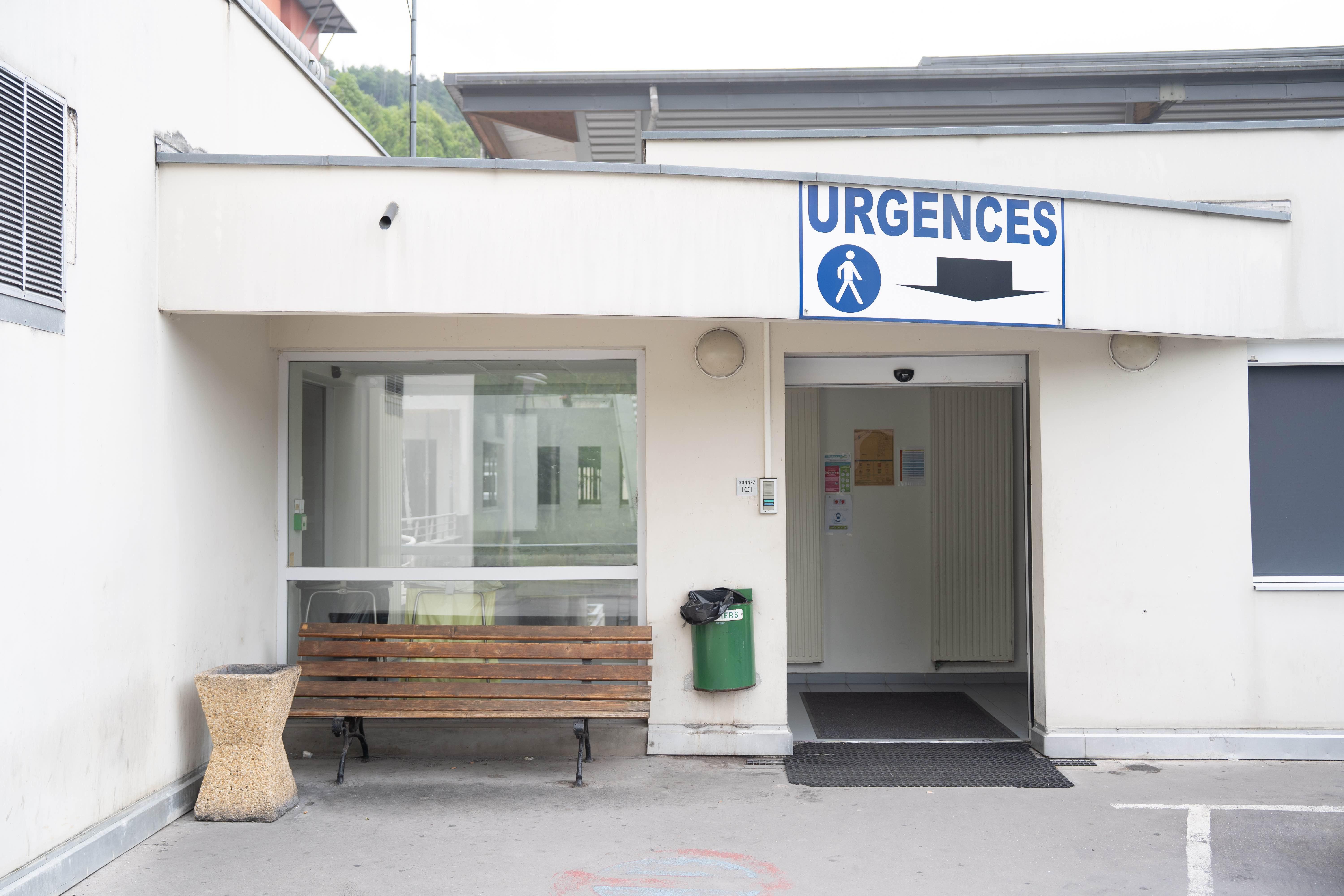 Ils sont deux médecins dans le service d’urgence