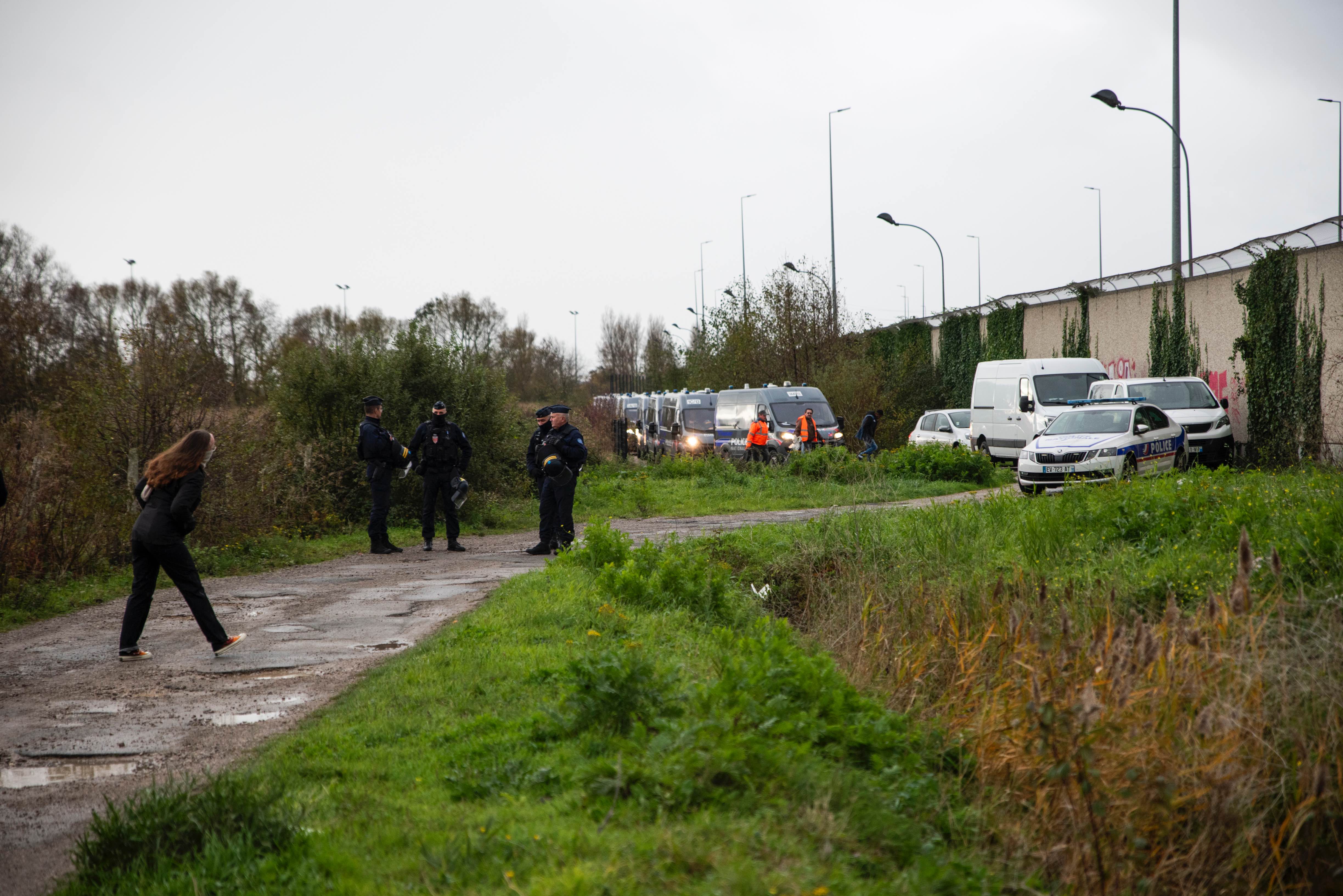 Les bénévoles d'HRO parlent d'un « jeu du chat et de la souris » entre eux et les CRS