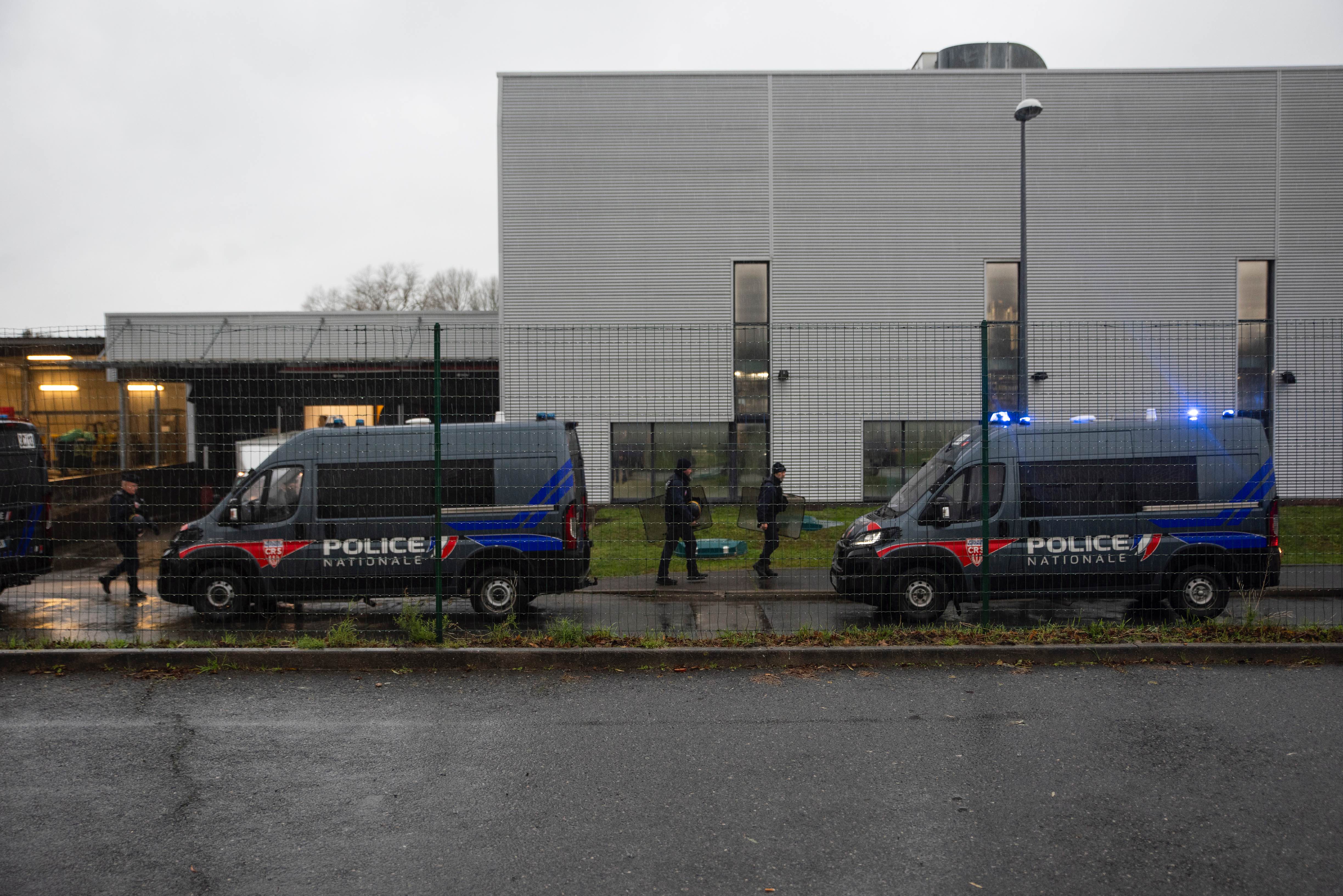 Les démantèlements de camps, orchestrés par les forces de l'ordre, sont souvent effectués dans des cadres juridiques flous pour servir la politique du « zéro point de fixation » instaurée par l'État