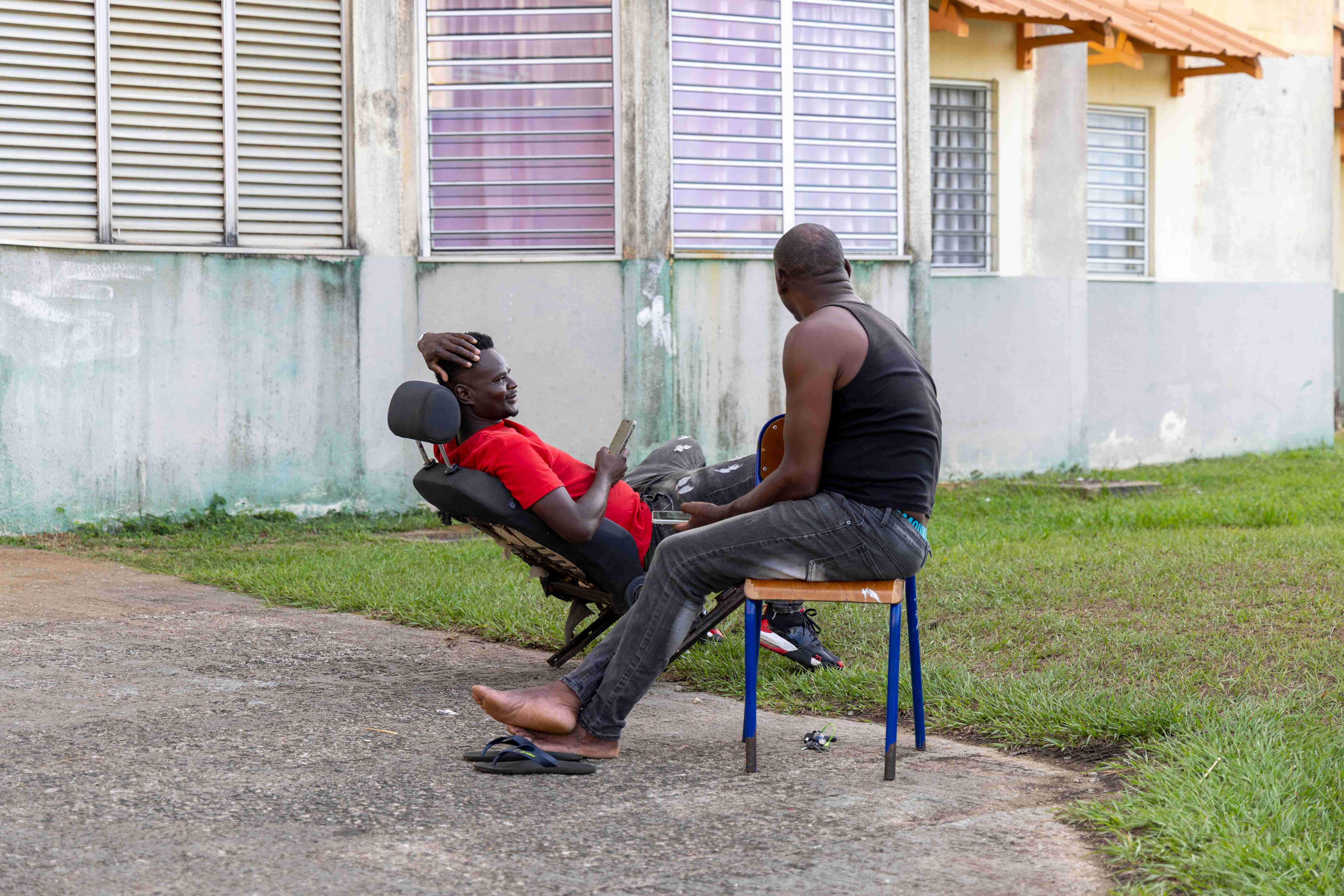 Dans le langage des statistiques officielles, plusieurs jeunes Guyanais sont des NEET pour « ni en emploi, ni en études, ni en formation »