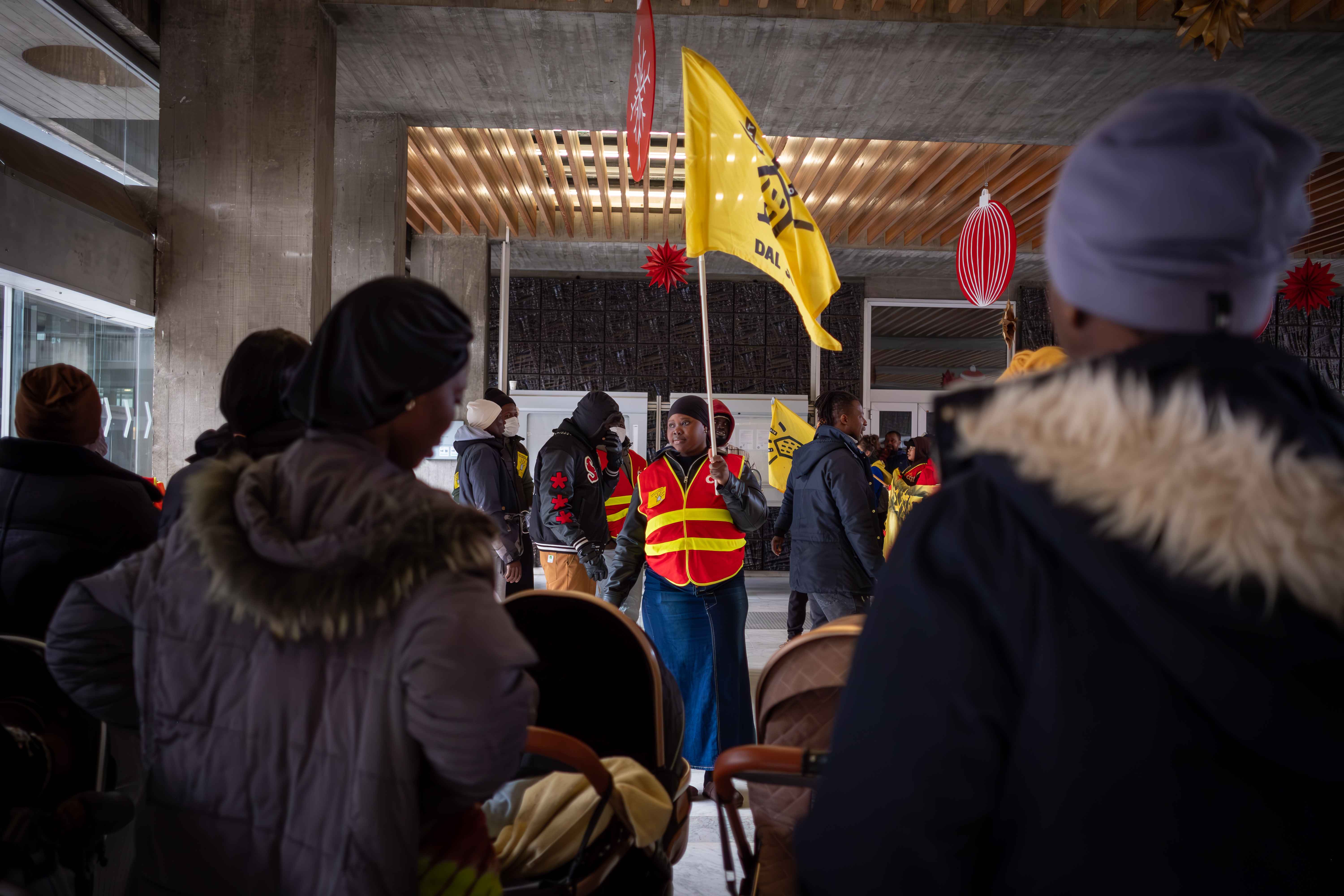 Leur volonté est de se faire entendre par le maire de Grenoble qui avait pris l'engagement, dans un autre contexte, de réquisitionner des logements vacants