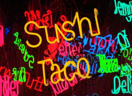 Expo: Le néon, de Georges Claude à Jeff Koons