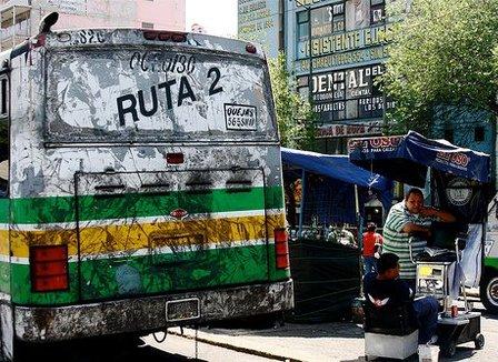 Reggeaton, portraits du Christ et bière mexicaine: Avec les chauffeurs de bus de Mexico