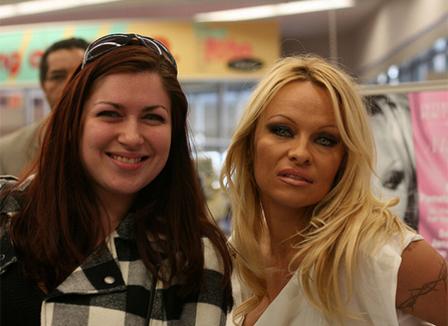 Un porno au parlement, Pamela Anderson et la Syrie&hellip;le Morning Refresher