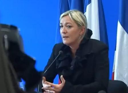 Vidéo: Marine Le Pen et le FN vus par la presse étrangère